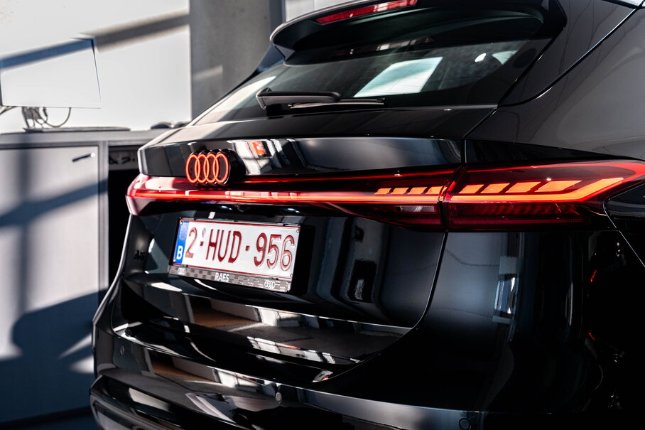 Ontdek de groepslevering van de drie Audi A6 e-tron modellen.