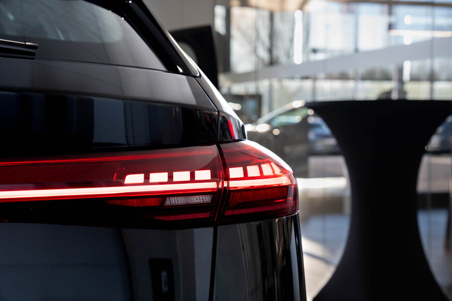 Ontdek de groepslevering van de drie Audi A6 e-tron modellen.