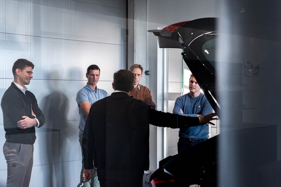 Ontdek de groepslevering van de drie Audi A6 e-tron modellen.