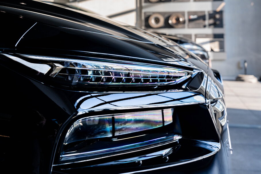 Ontdek de groepslevering van de drie Audi A6 e-tron modellen.